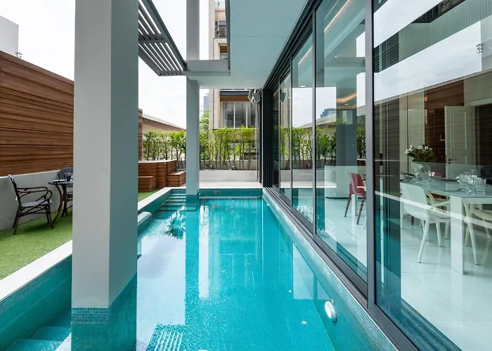Modern Luxury Poolhaus With Lift