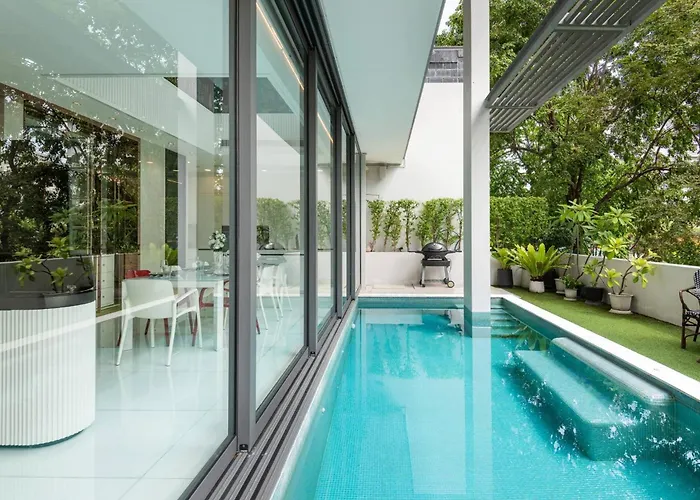 Modern Luxury Poolhaus With Lift فيلة